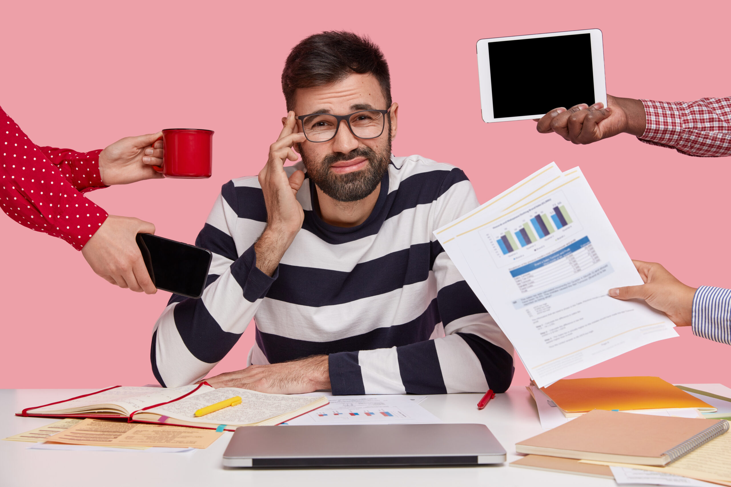 Read more about the article Stres informacyjny: Jak radzić sobie w erze nadmiaru danych?